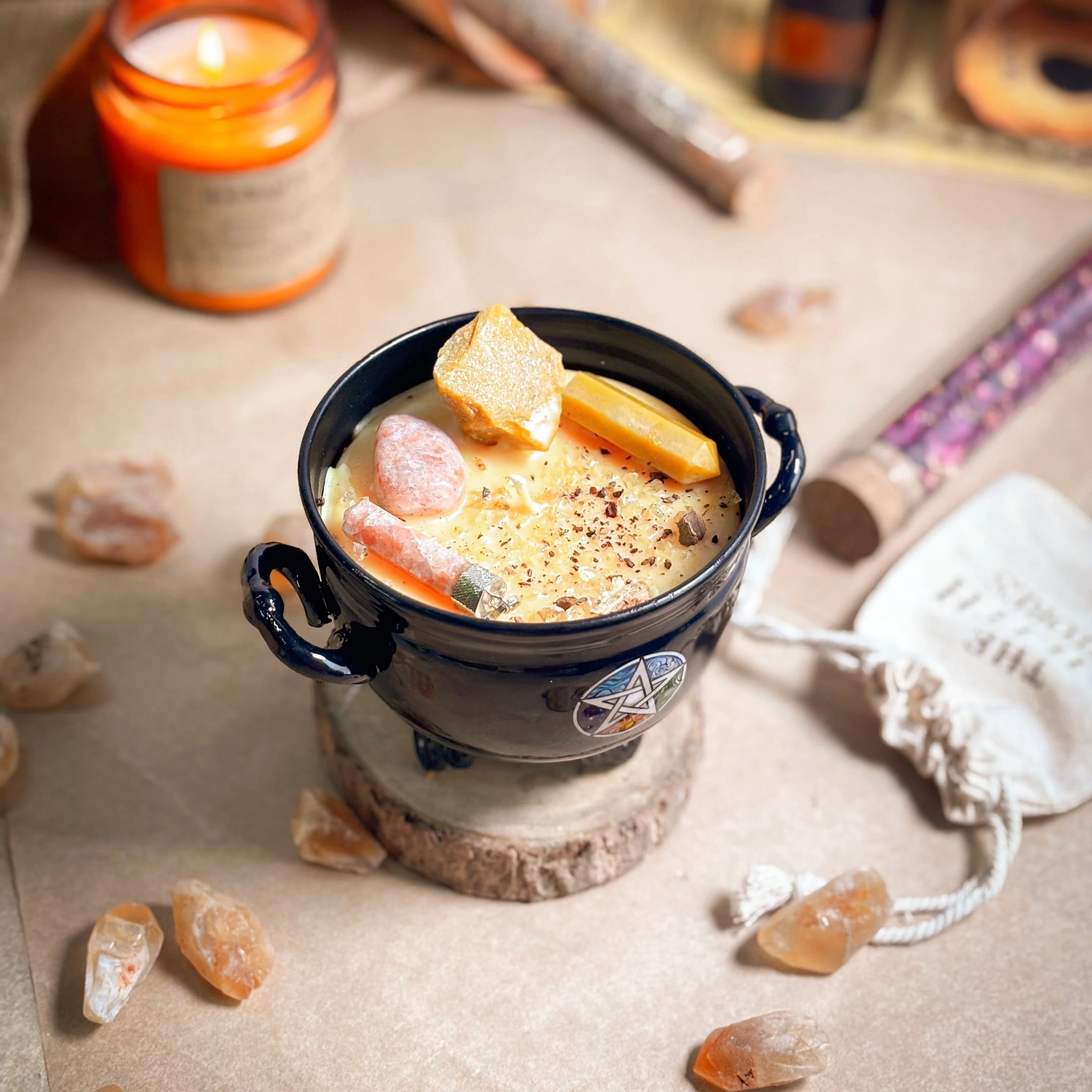 Confidence Crystal Treasure Cauldron Soy Candle - 190 g - Image 2