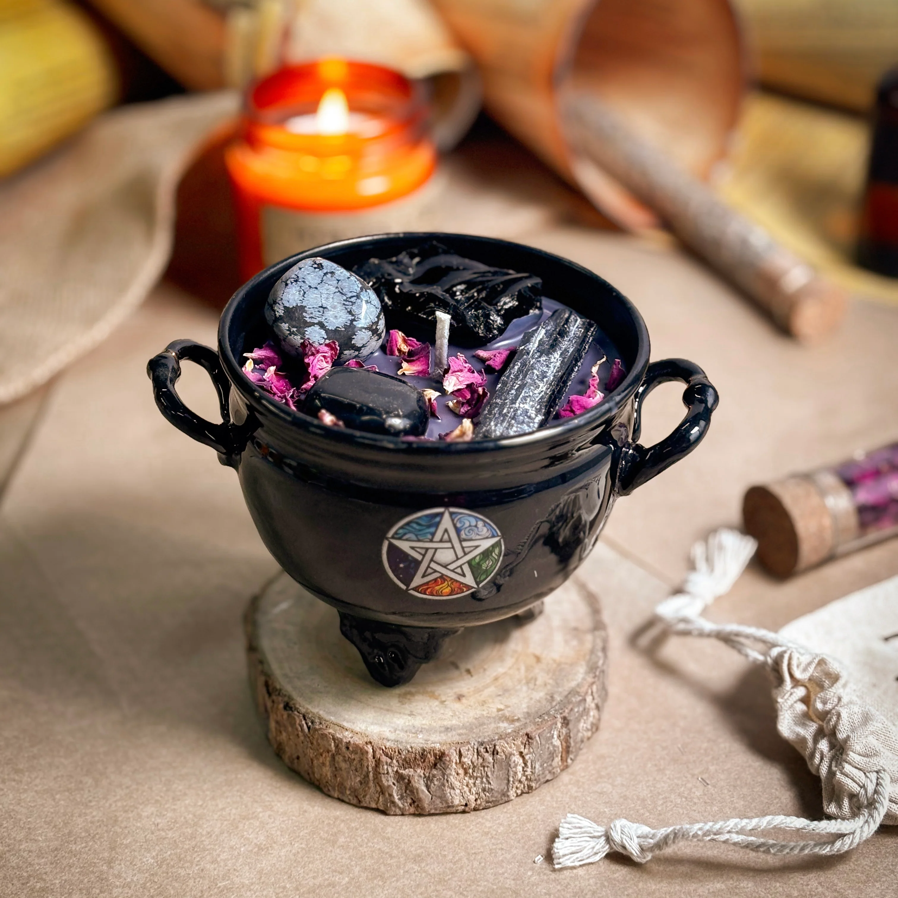Strength & Grounding Crystal Treasure Cauldron Soy Candle – 190 g - Image 3