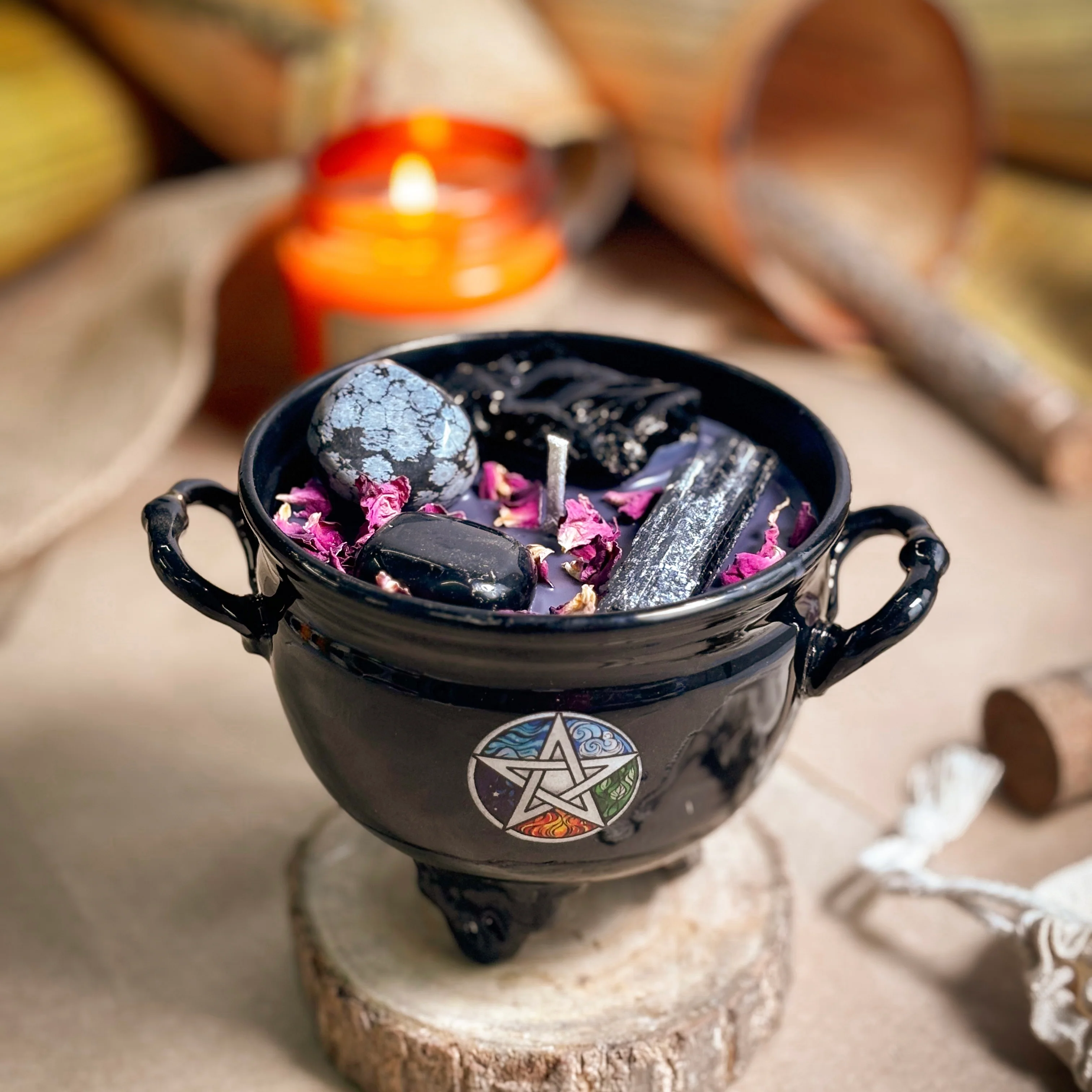 Strength & Grounding Crystal Treasure Cauldron Soy Candle – 190 g - Image 4