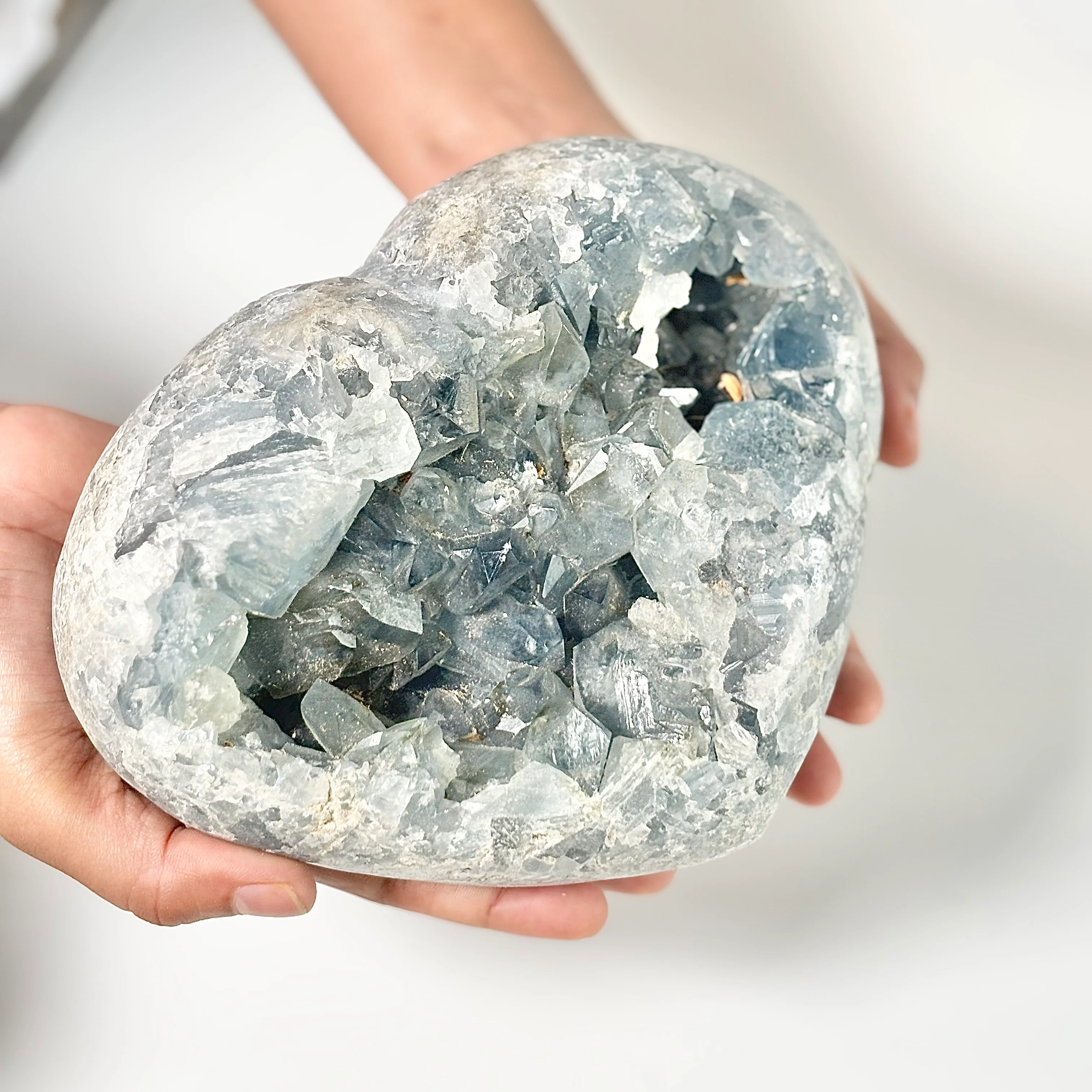 Celestite Cluster 3 Kg – Peace, Angelic Connection & Divine Clarity - Image 4