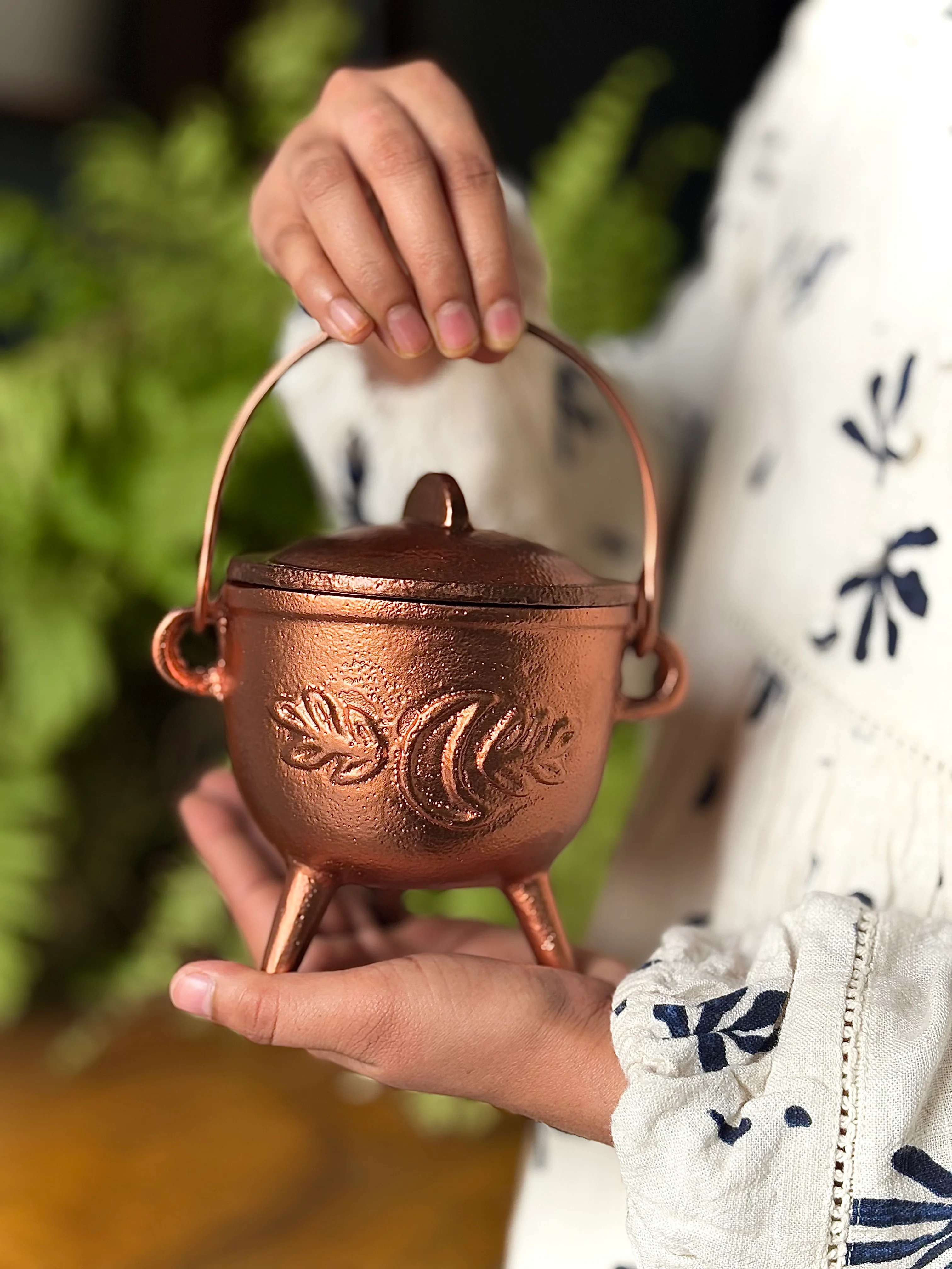 Copper-Toned Iron Cauldron – Functional & Decorative Altarware - Image 2