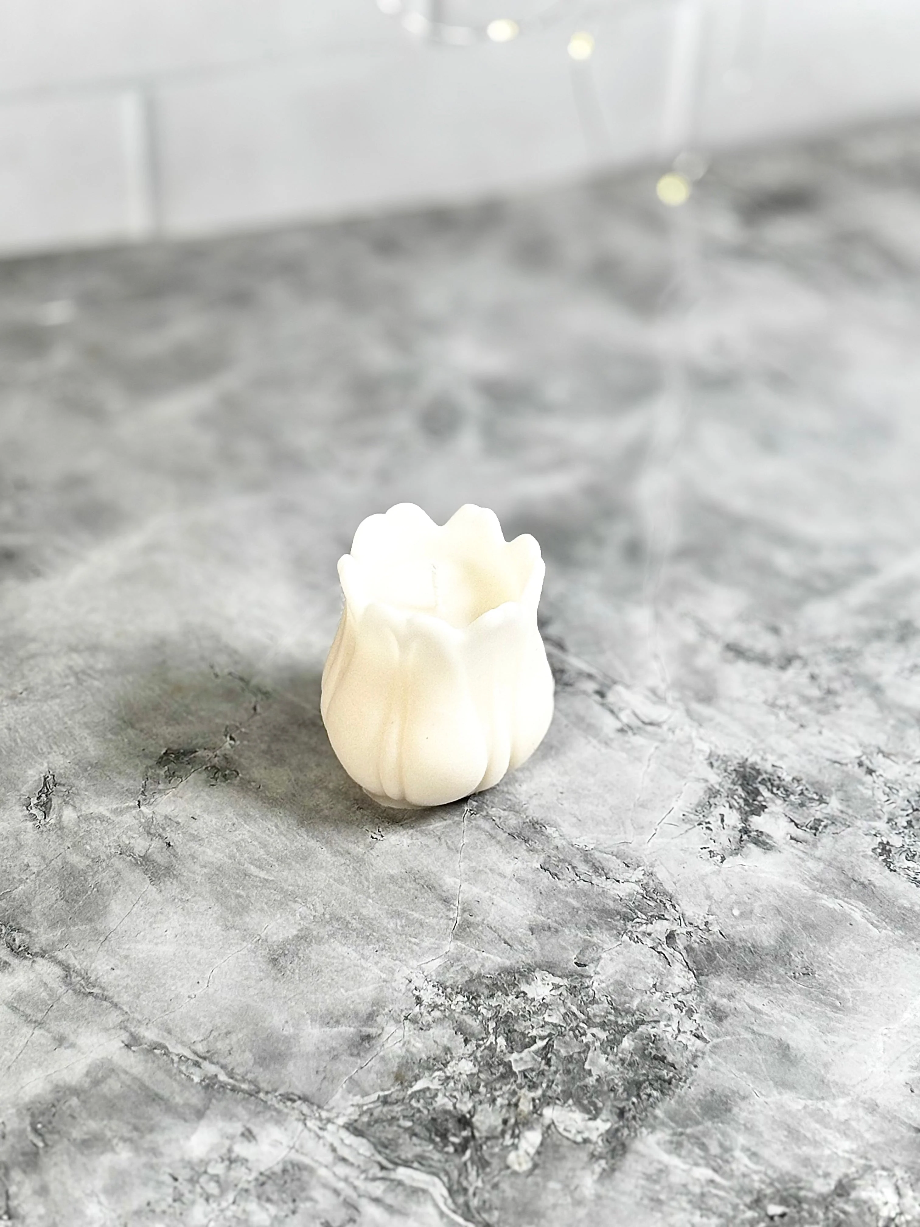 Tulip Shape Soy Scented Candle – Vanilla Fragrance - Image 3