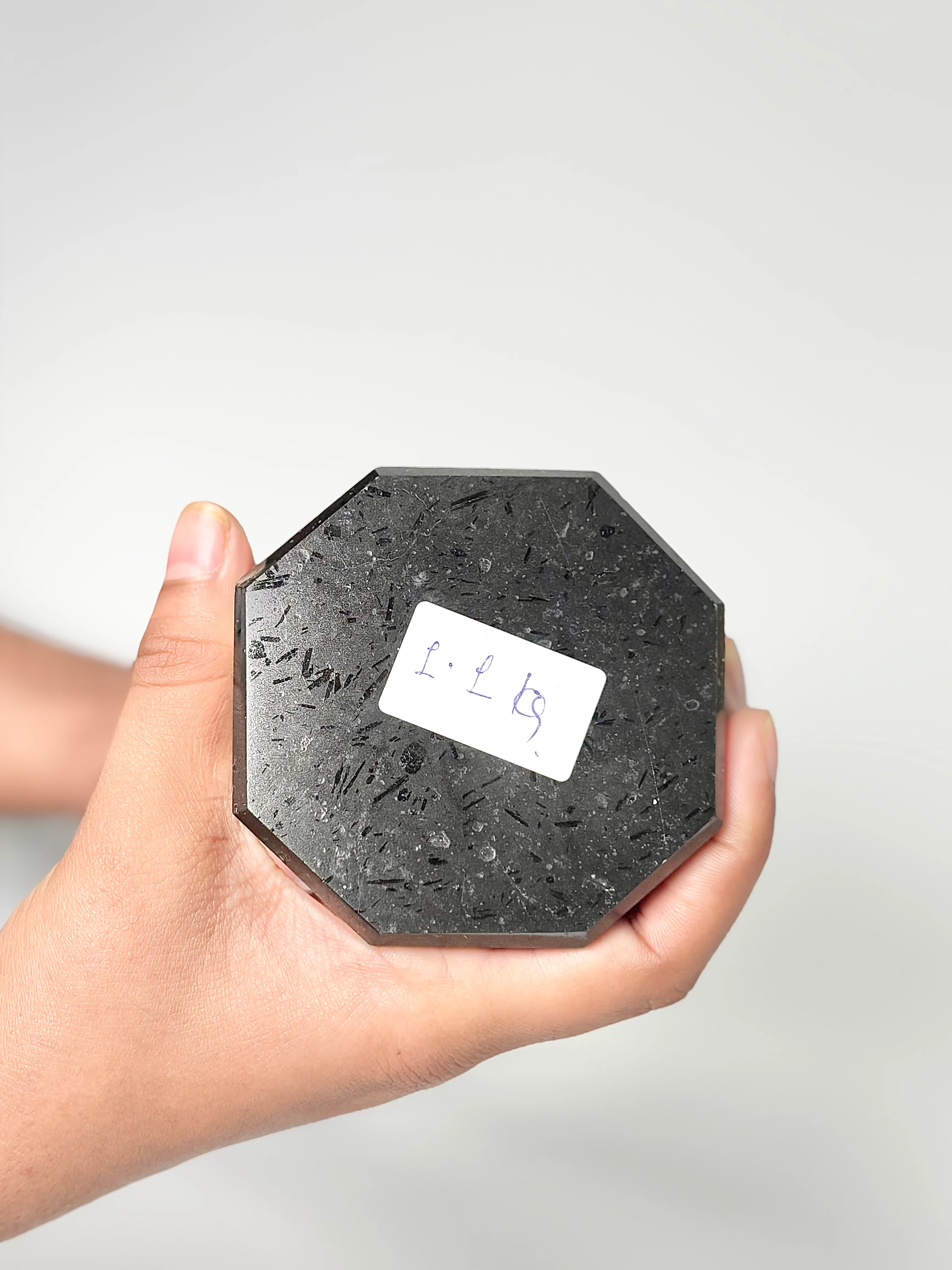 Eight Facet Black Tourmaline Tower – 1.3 kg - Bold Presence & Timeless Design - Image 3