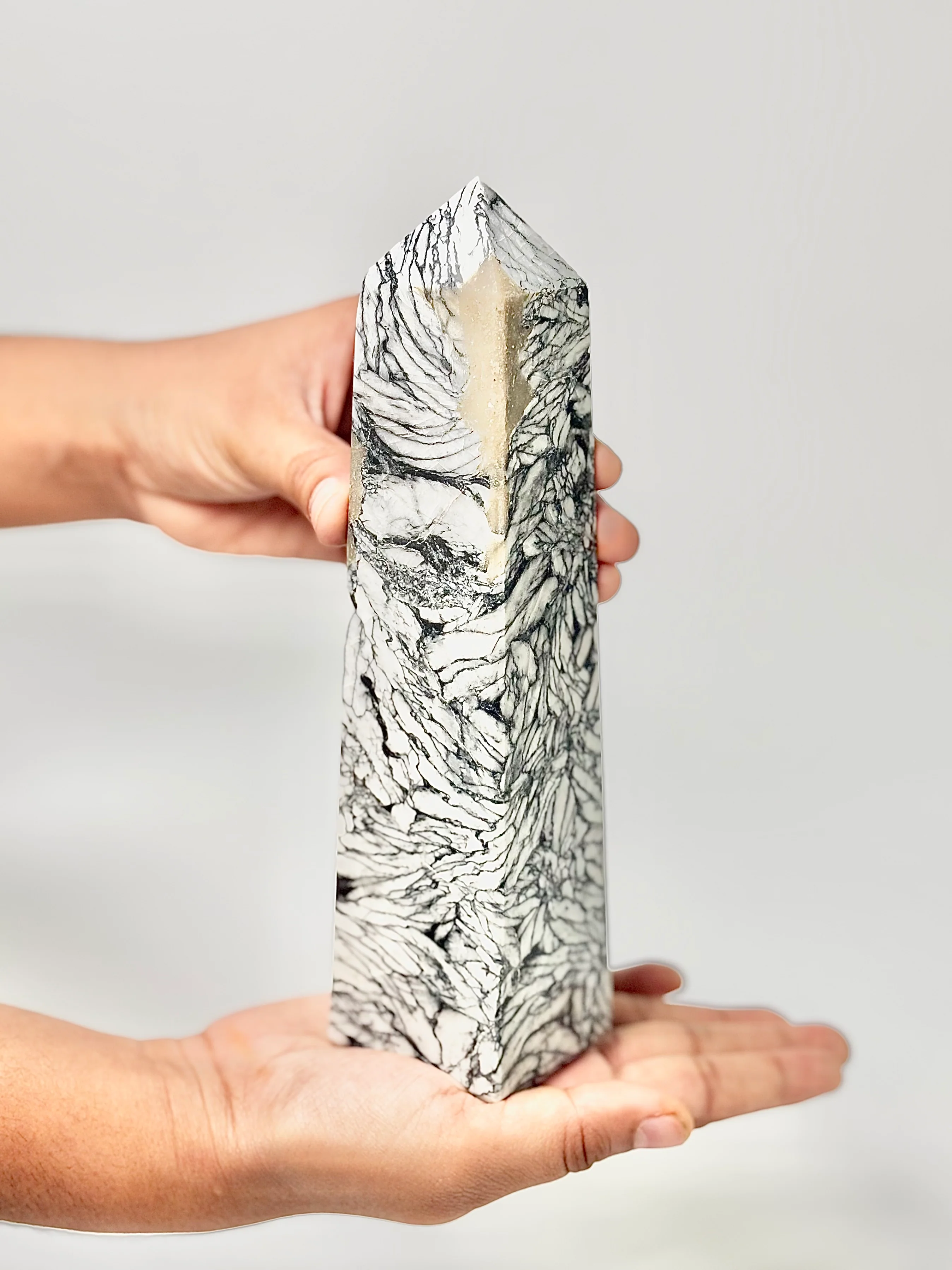 Four-Facet Pinolite Tower 945g – Rare Stone of Calm & Clarity - Image 3