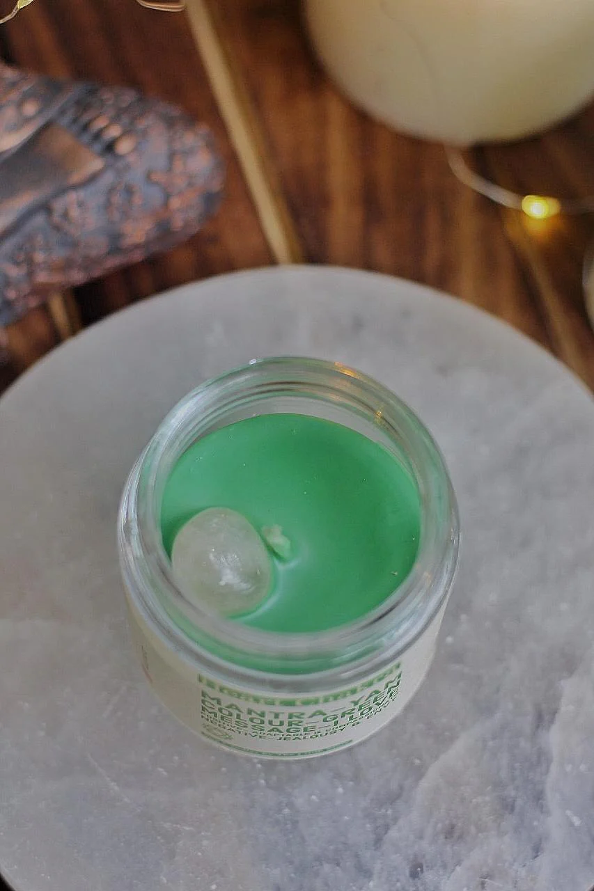 Heart Chakra Scented Candle with Crystal Tumble -Soy Wax - 100 g - Image 3