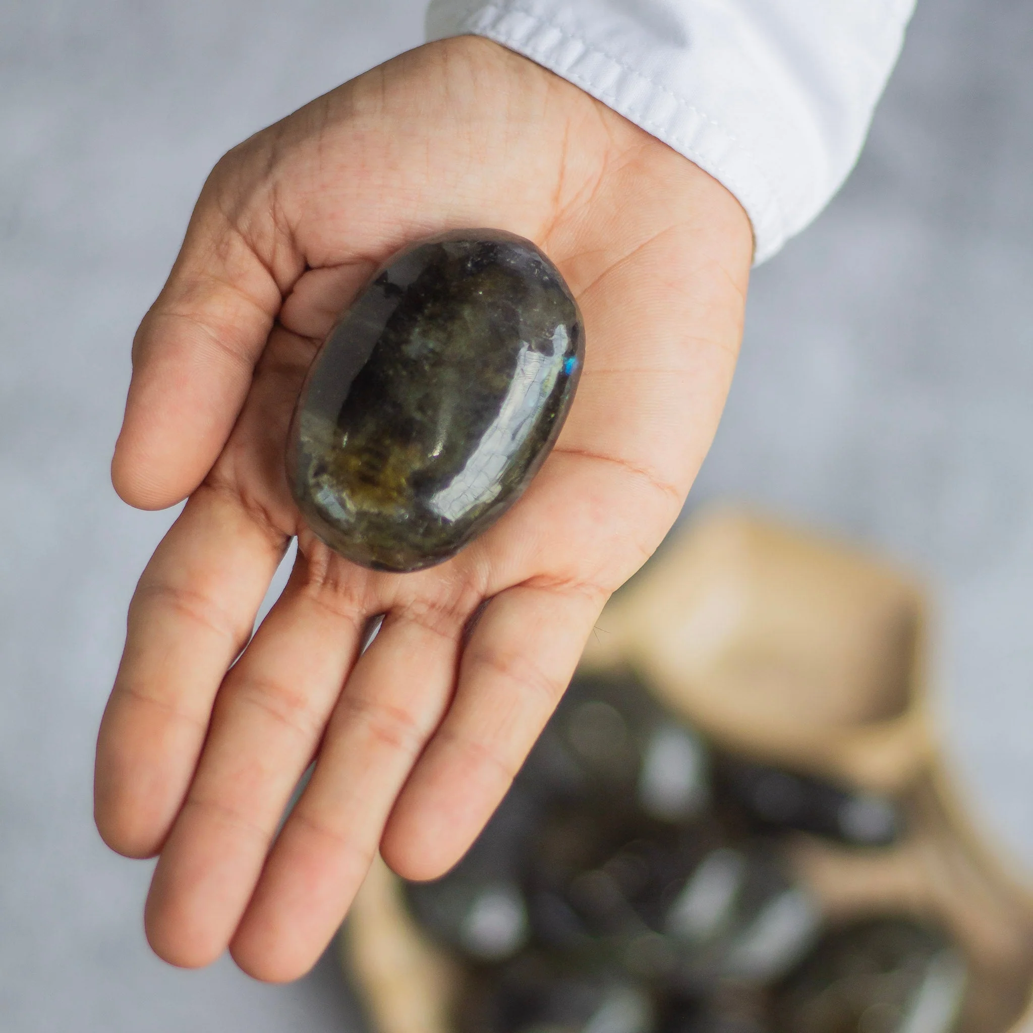 Labradorite Palm Stone | Strengthen the psychic abilities & Intuition