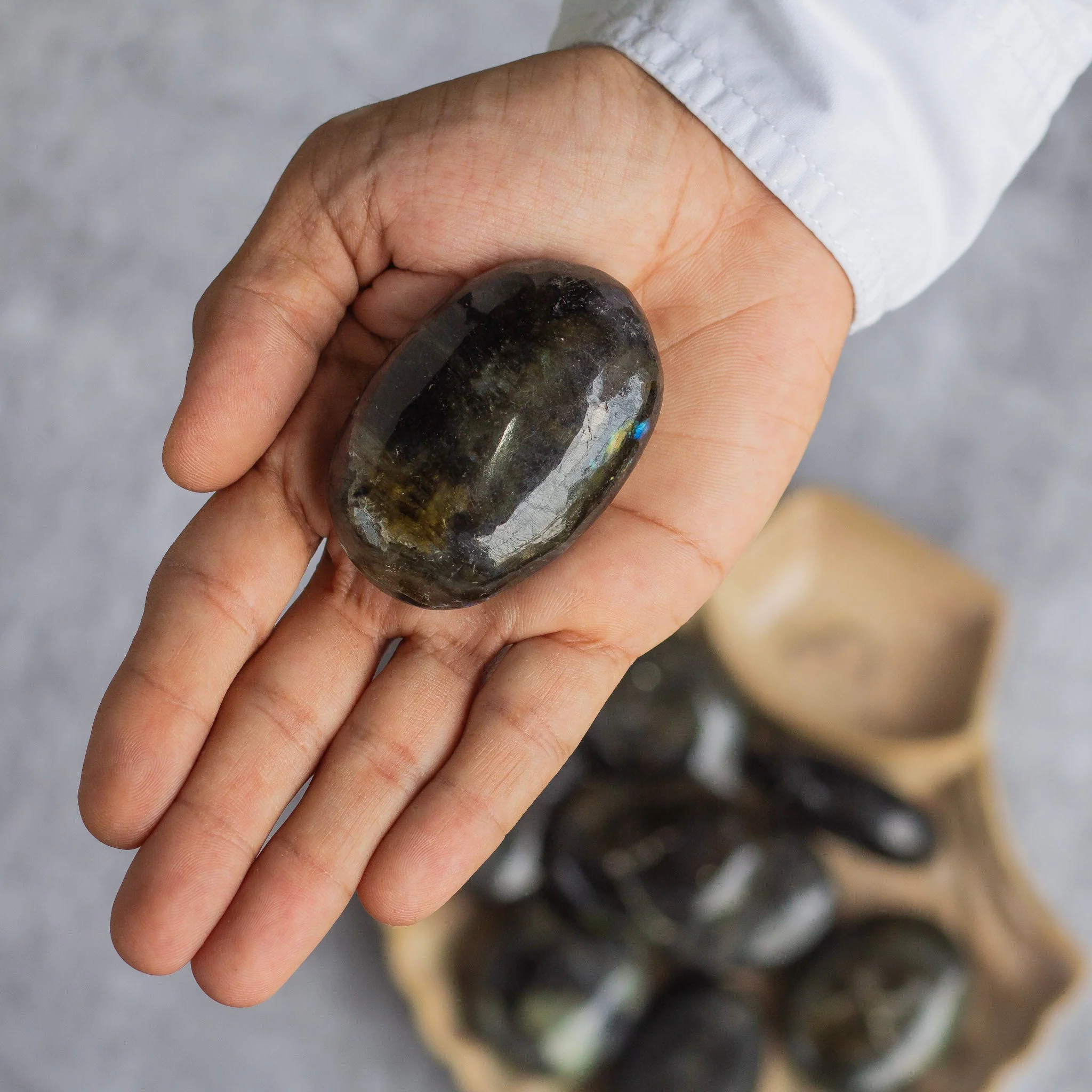 Labradorite Palm Stone | Strengthen the psychic abilities & Intuition - Image 5