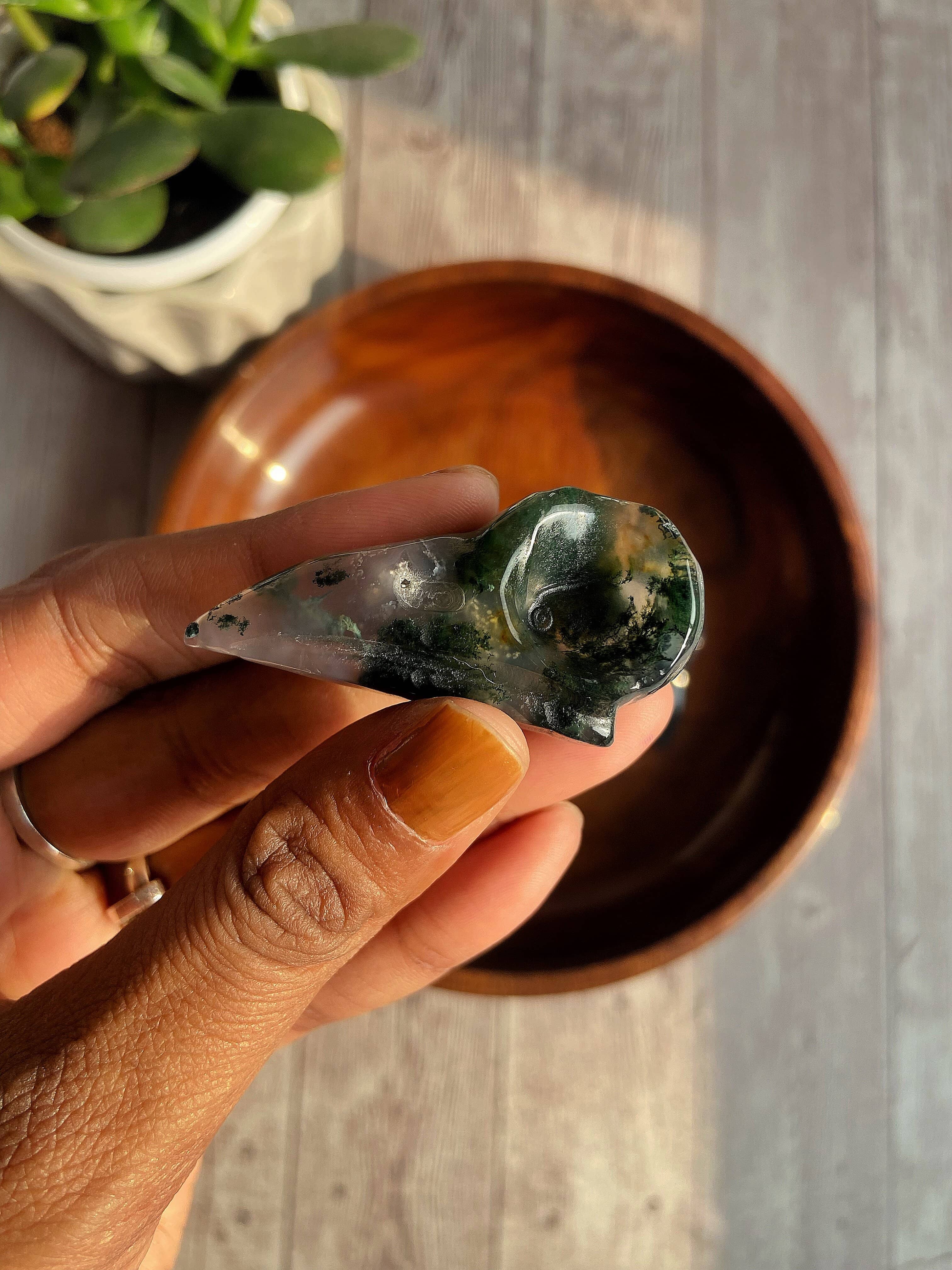 Moss Agate Raven Skull Carving - Image 2