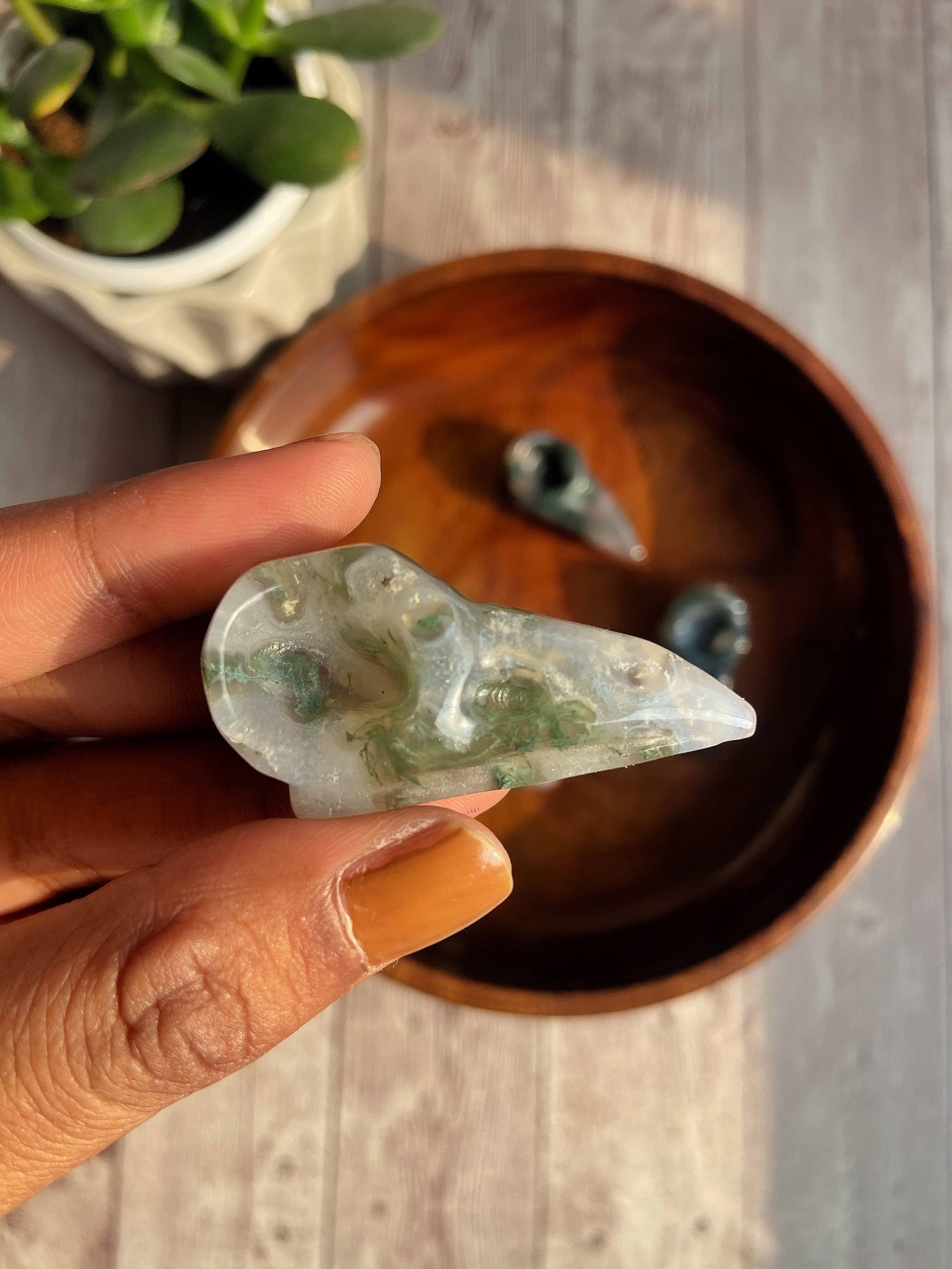Moss Agate Raven Skull Carving - Image 3