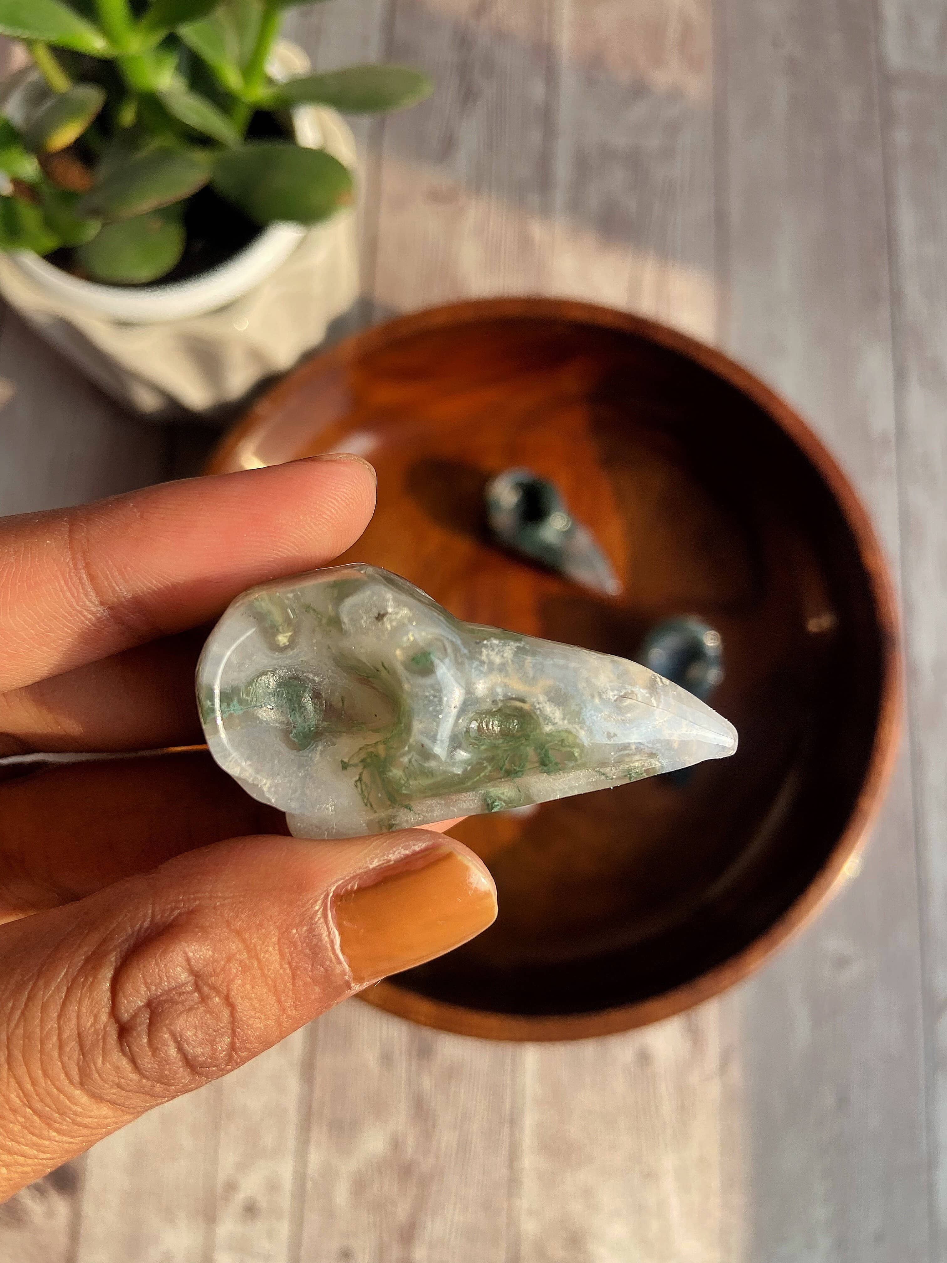 Moss Agate Raven Skull Carving - Image 4