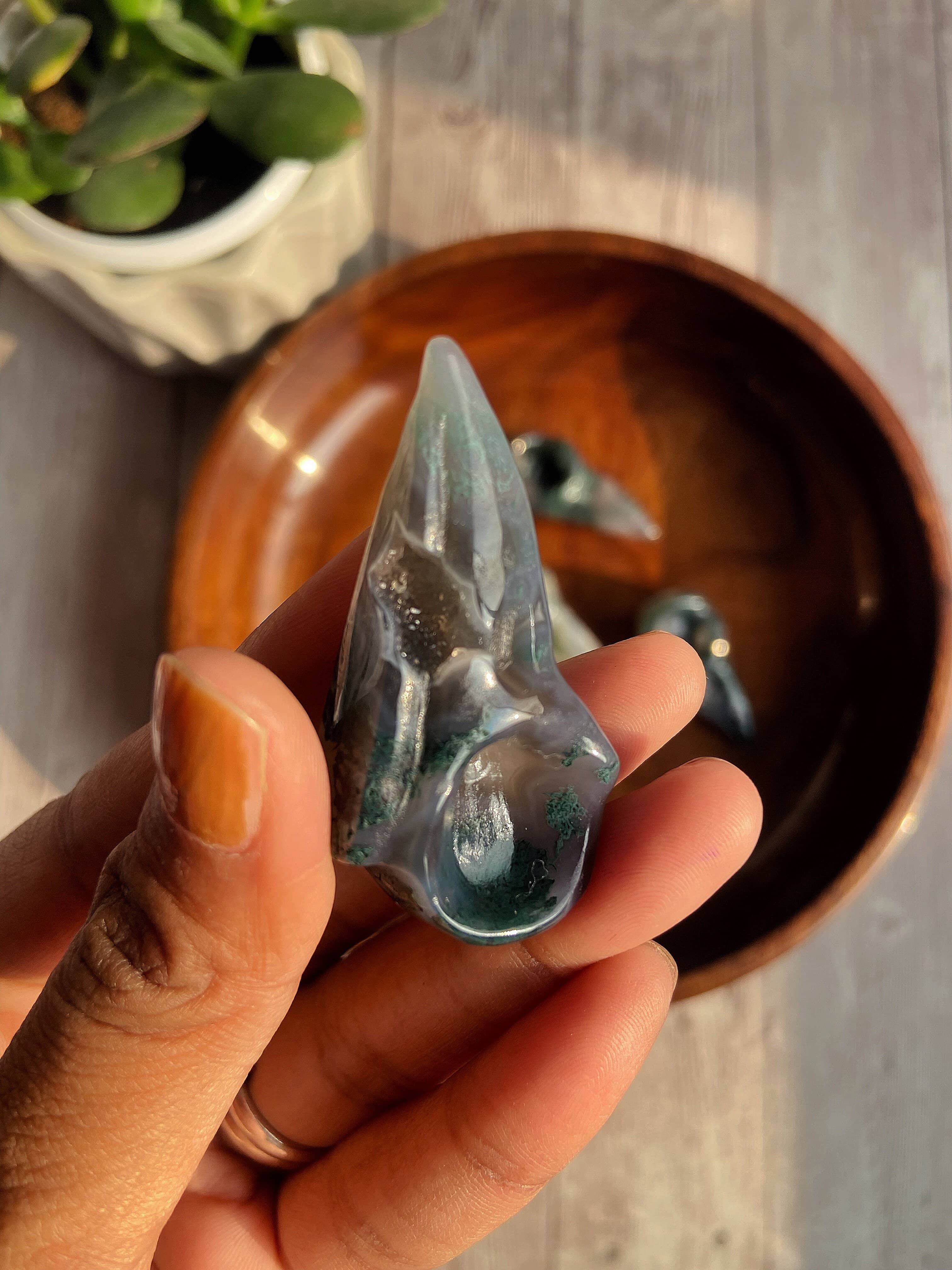 Moss Agate Raven Skull Carving - Image 5