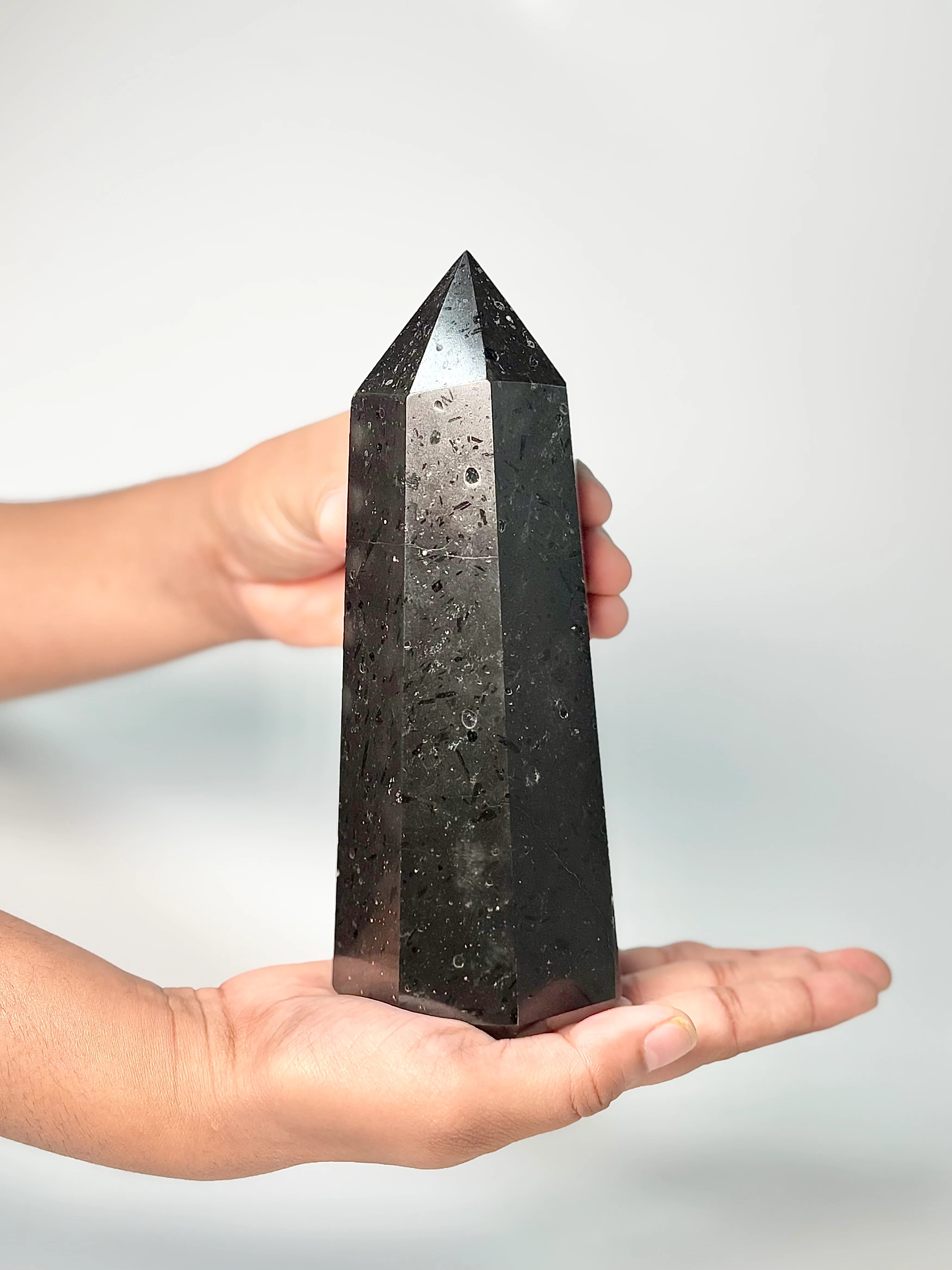 Eight Facet Black Tourmaline Tower – 1.3 kg - Bold Presence & Timeless Design - Image 3