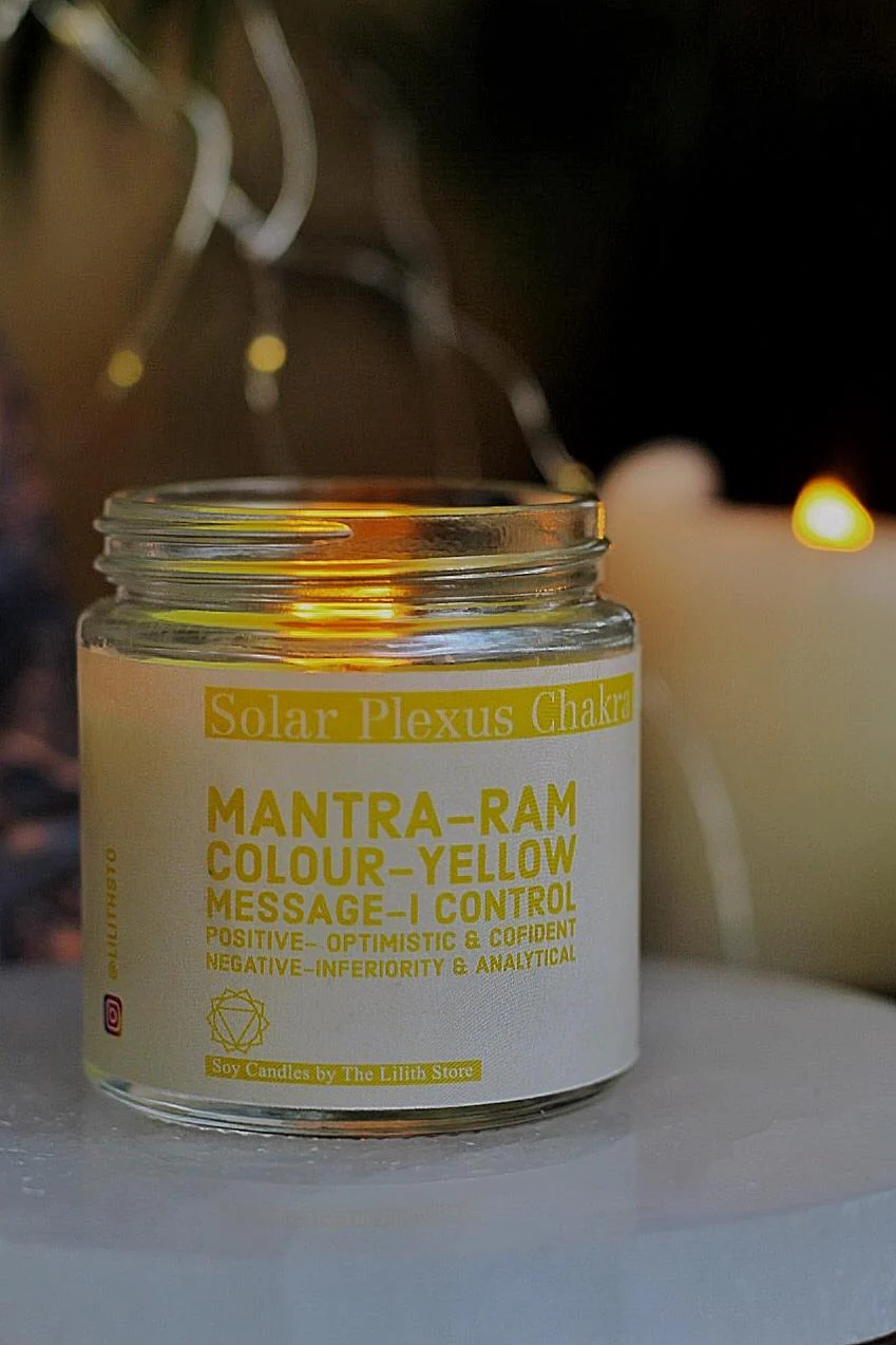 Solar Plexus Chakra Scented Candle with Crystal Tumble - Soy Wax - 100 g - Image 4